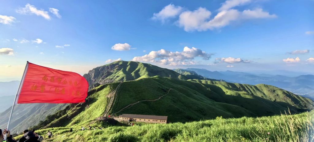 震撼来袭！2024暑假最火旅游线路，带你领略祖国大好河山之美！_http://www.maoka8.com_旅游攻略_第1张